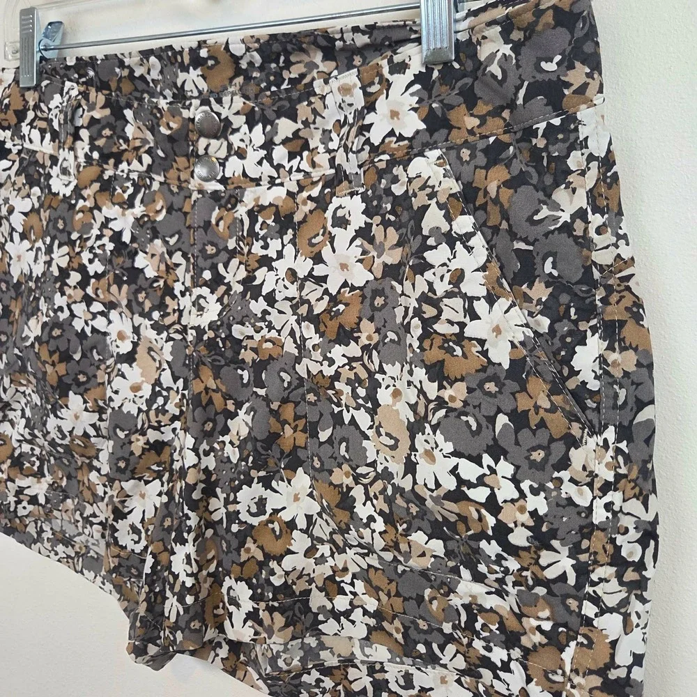 Columbia Omni-Shield Shorts Womens 8 Floral Brown Grey Hiking Outdoor - Picture 4 of 13